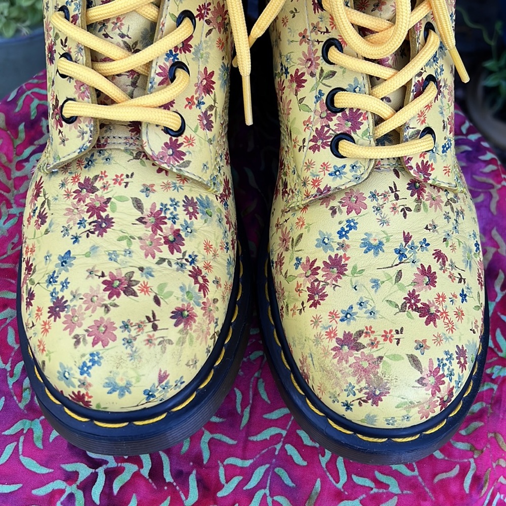 ☀️ 🌺 Dr. Martens 1460 Sunshine Yellow Daisy Floral Boots 🌺☀️ - Picture 10 of 17